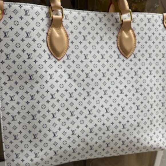 NEW DESIGNER INSPIRED TOTE-PERFECTION - Picture 1 of 9